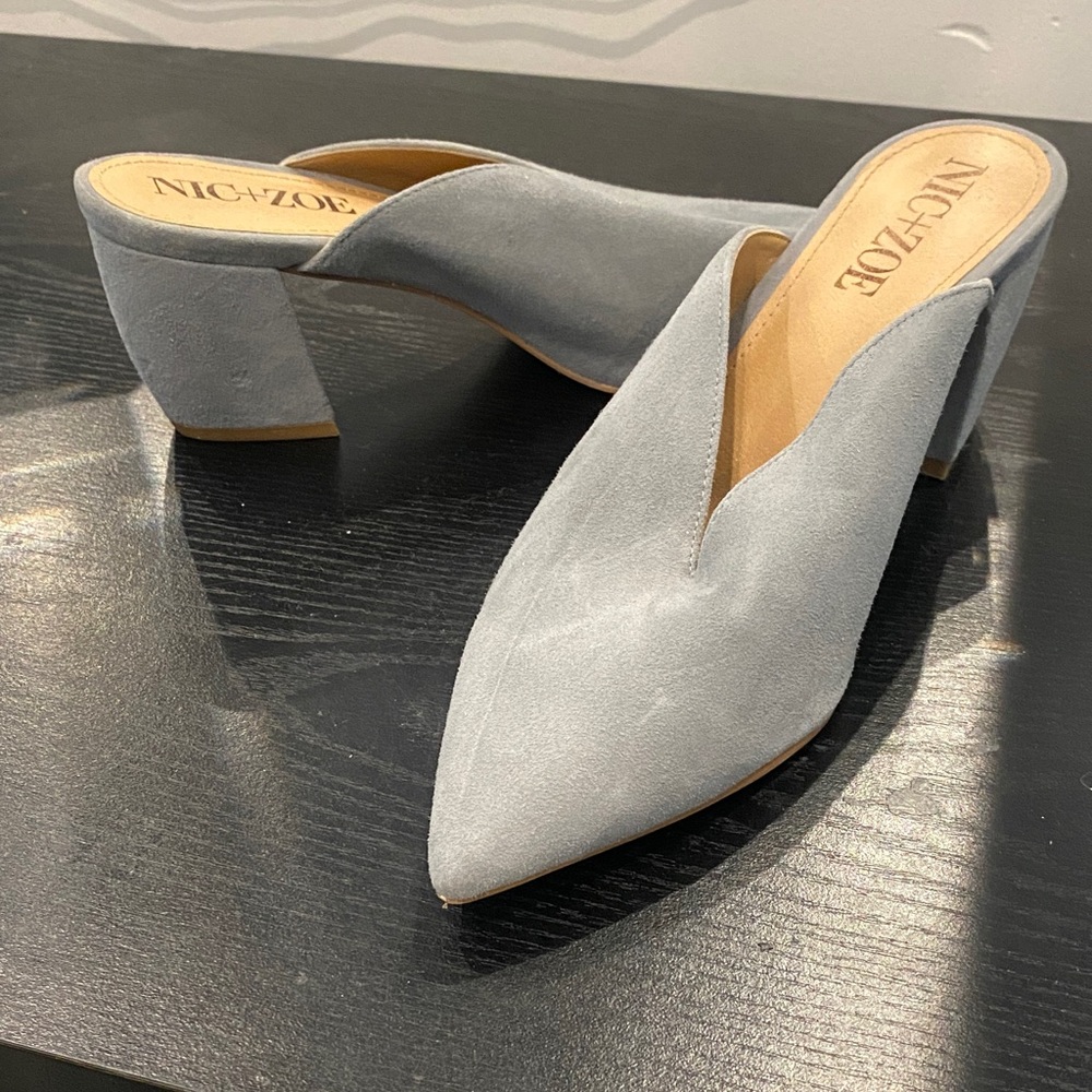 NIC+ZOE Light Gray Suede Pointed V-Cut Mule Heels